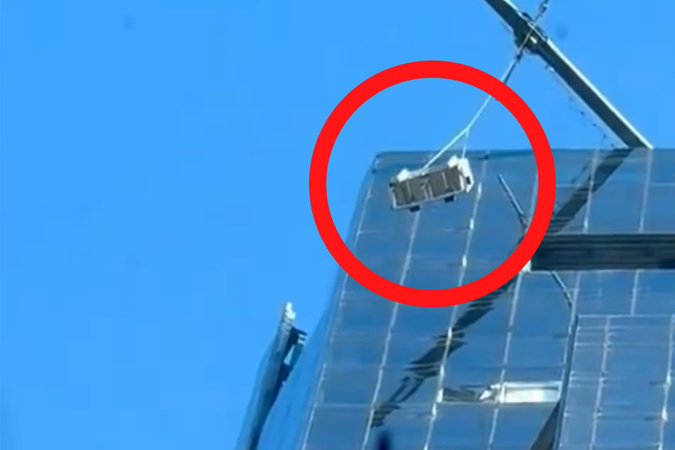 Window washers left dangling in the air after wind incident in New York City