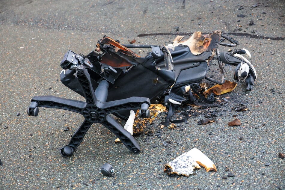 Bei dem Brand stand ein Bürostuhl in Flammen.
