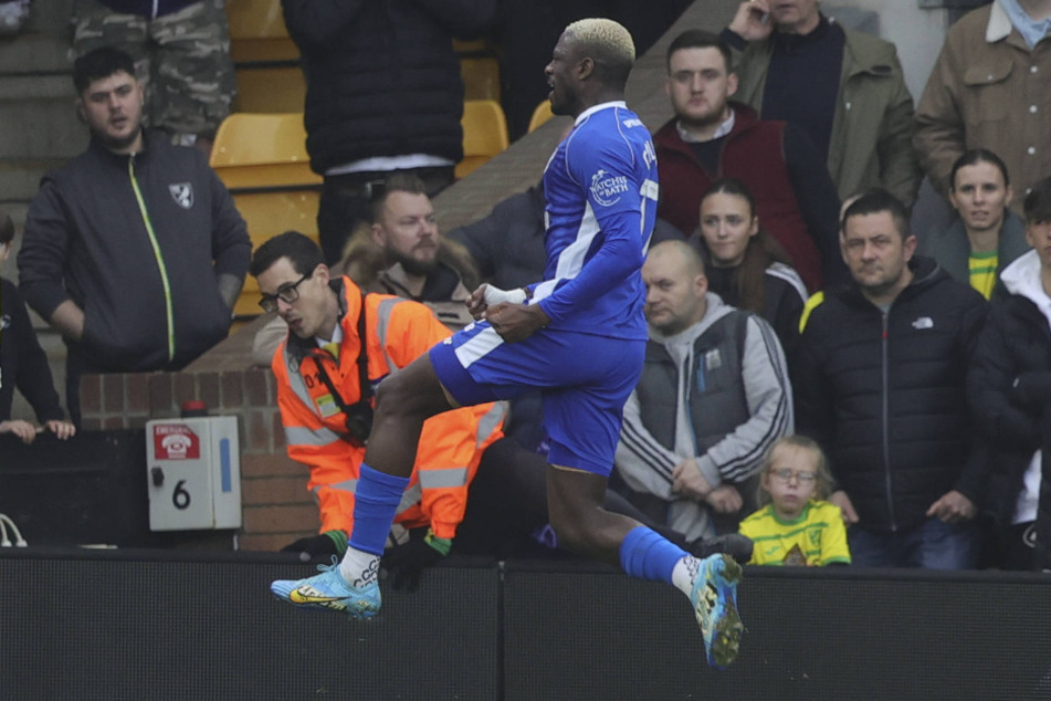 Jamilu Collins (31) ist auf dem Sprung ins Erzgebirge. Nur Formalitäten sind noch zu klären.