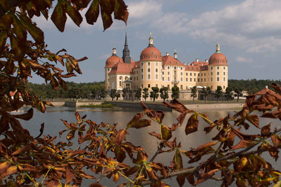 Auf Schloss Moritzburg steigt im Kinofilm "Drei Engel für Charlie" eine Megaparty - mit 300 Statisten.