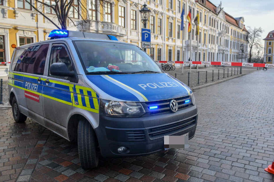 Auch Sprenstoffhunde wurden angefordert.
