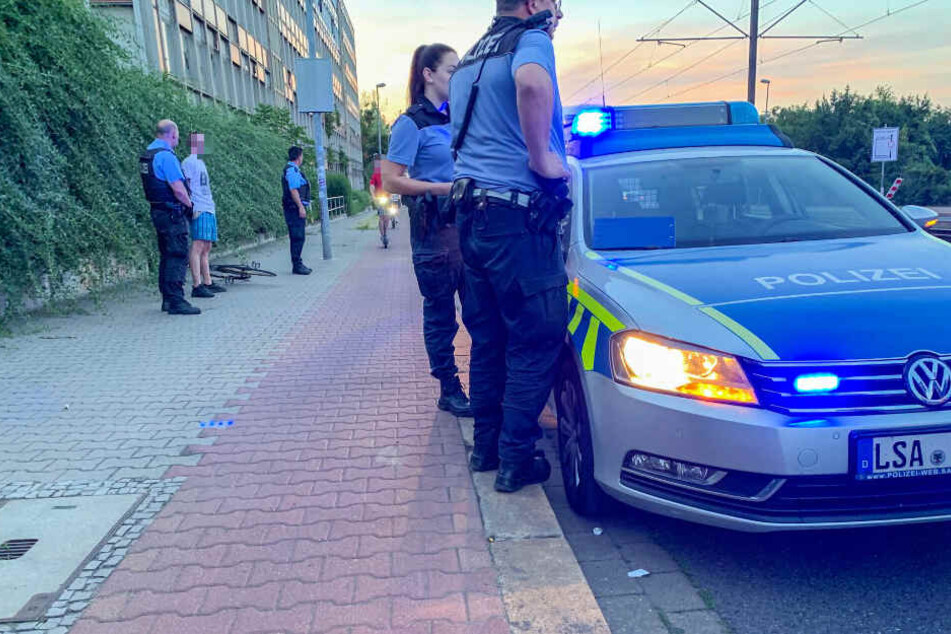 Bis zum Ende der polizeilichen Maßnahme wurden vier Personen durch die Polizei fixiert.