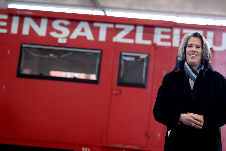 Feuerwehrkräfte durch Innenministerin für "herausragende Dienste" geehrt