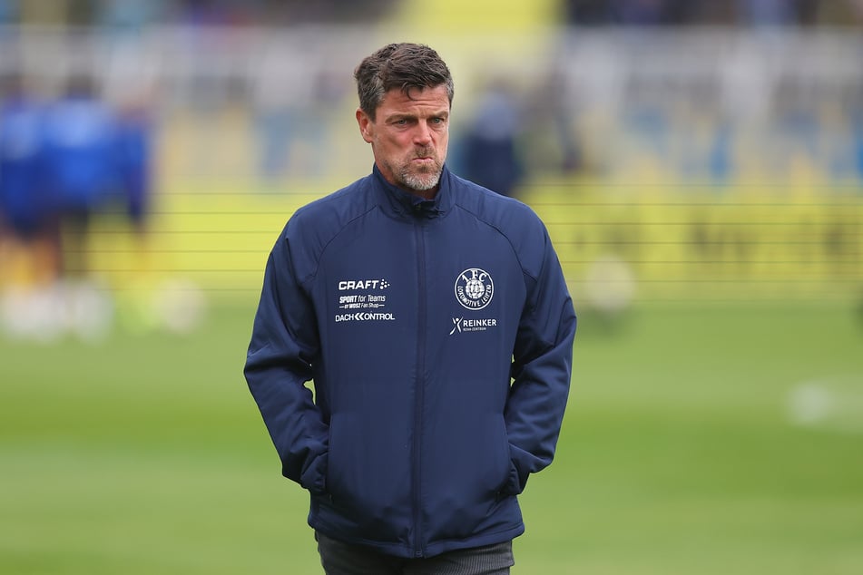 Lok Leipzigs Trainer Torsten Ziegner (48) sah seine Mannschaft eigentlich als klaren Gewinner des Derbys.