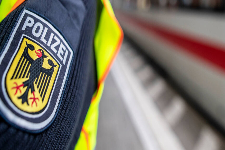 Die Bundespolizei konnte den Mann letztlich festnehmen. (Symbolbild)
