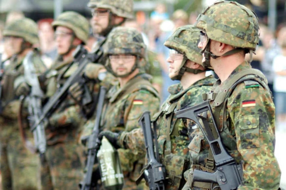 Erliten Schwule Soldaten lange erhebliche Nachteile bei der Bundeswehr?