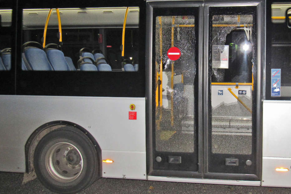 Am 3. Oktober wurde ein Linienbus in Erkrath mit Steinen beworfen.