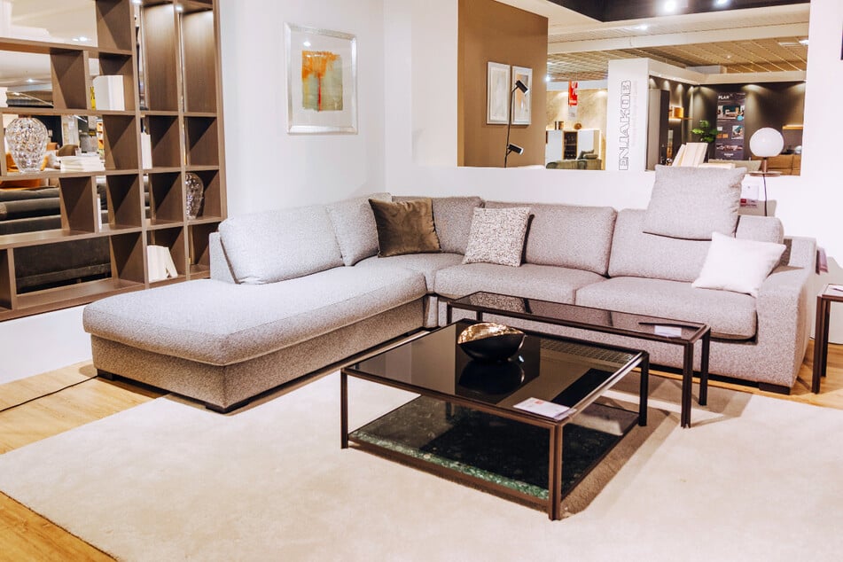 Einrichtungshaus verkauft viele Möbel am Dienstag (14.4.) zum Niedrigpreis