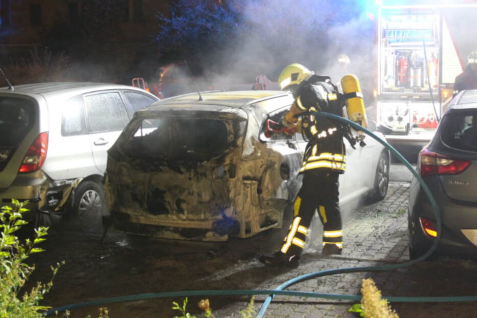 In Grünau brannte in der Nacht ein Auto aus.