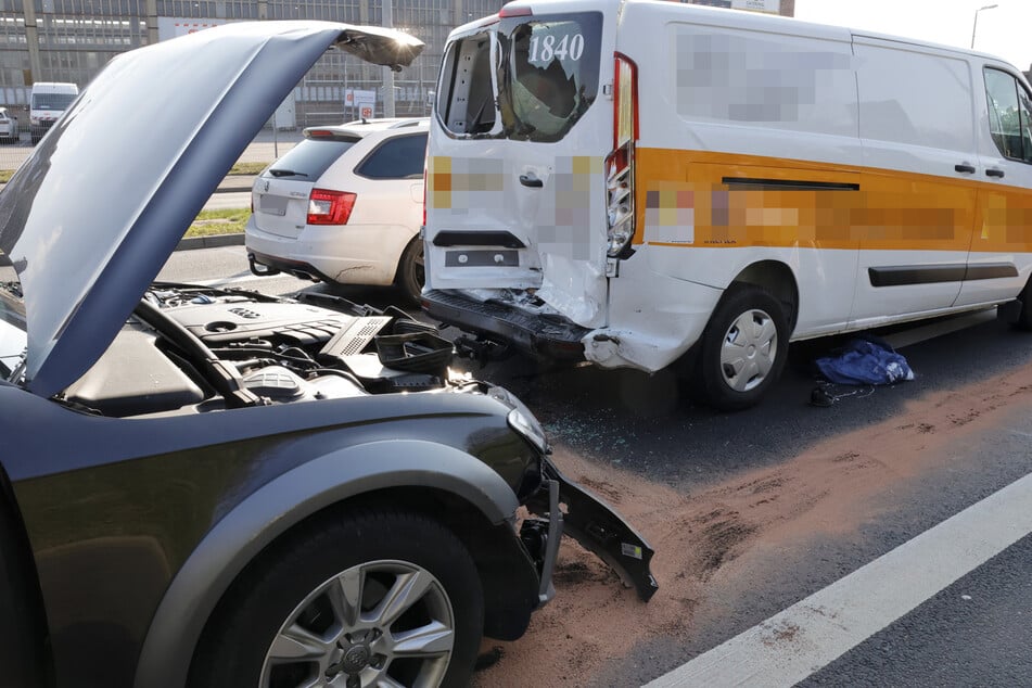 Auf dem Südring in Chemnitz krachte ein Audi gegen einen Transporter.