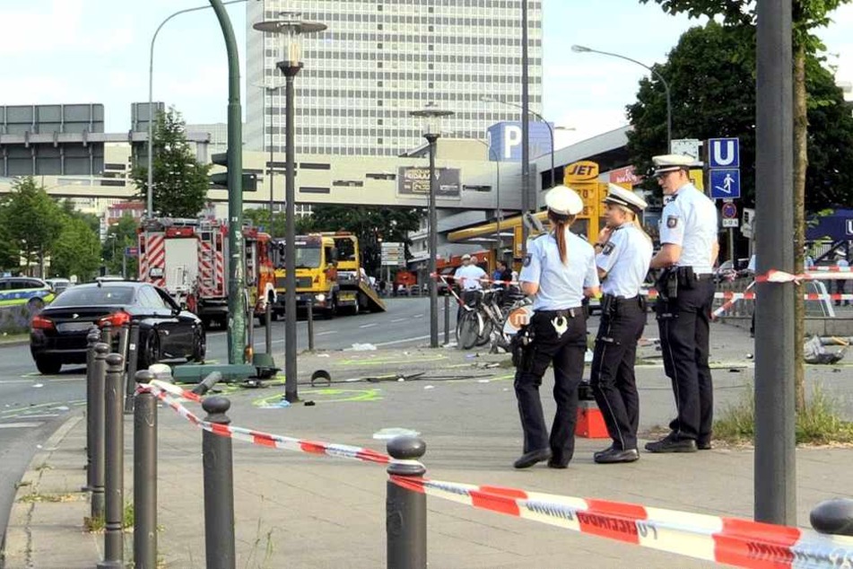 Die Polizei sicherte die Unfallstelle und nahm der Ermittlungen zum Hergang auf.