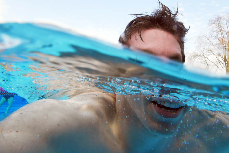 Trotz Kälte ging es für viele ins Wasser.