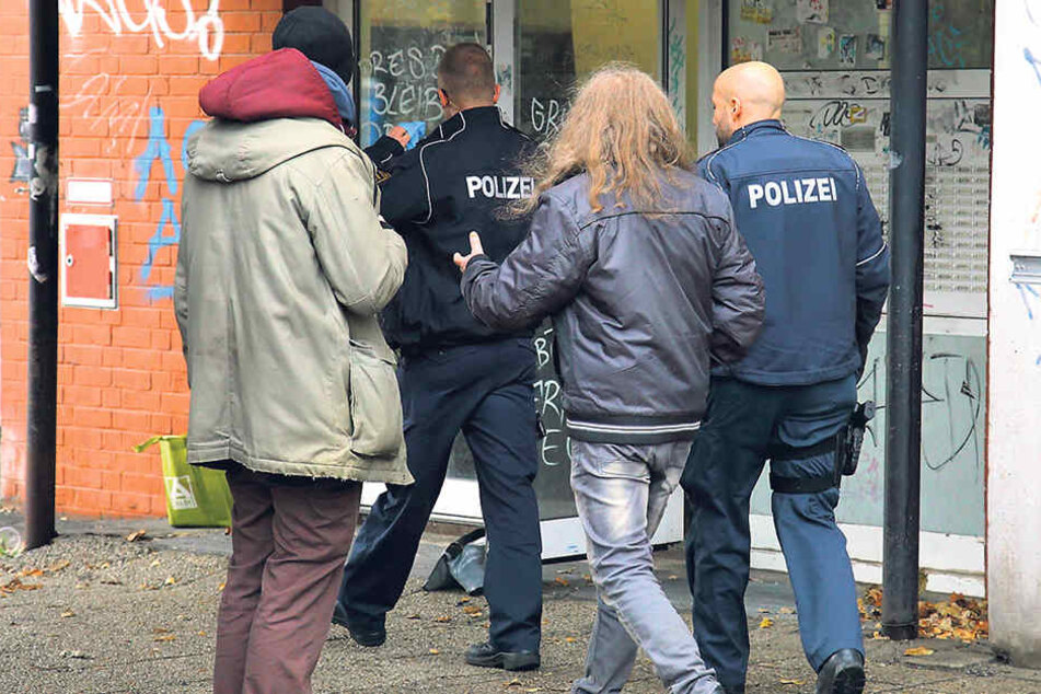 Wegen einer vermeintlichen Notlage eines Hausbewohners rückte während des Drehs plötzlich die echte Polizei an.