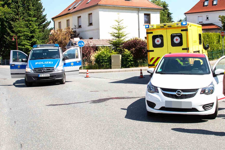 Polizei und Rettungsdienst waren am Unfallort im Einsatz.
