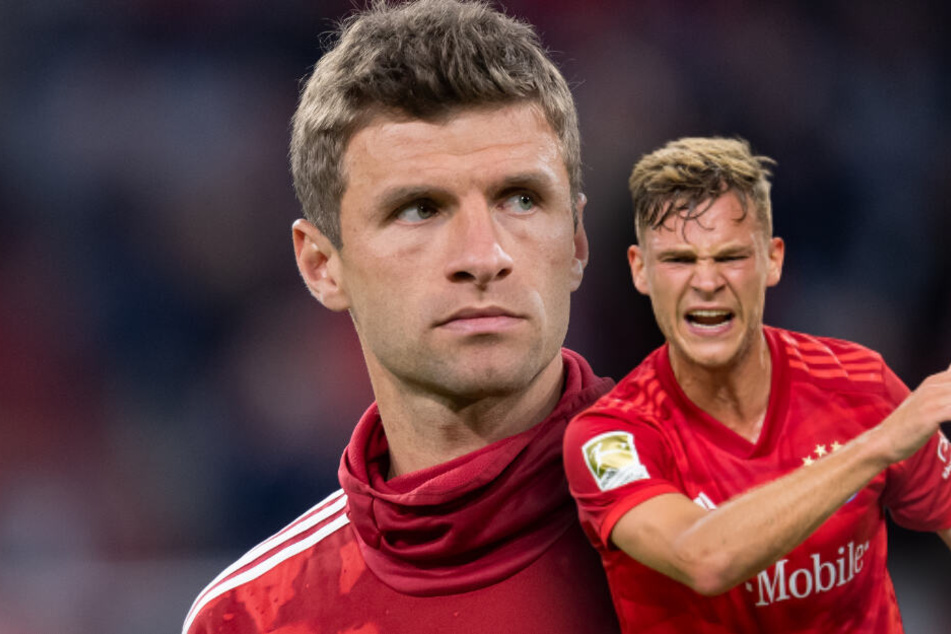 Thomas Müller (l.) sitzt beim FC Bayern meist auf der Bank, da kann Kollege Joshua Kimmich seinen Frust verstehen. (Bildmontage)