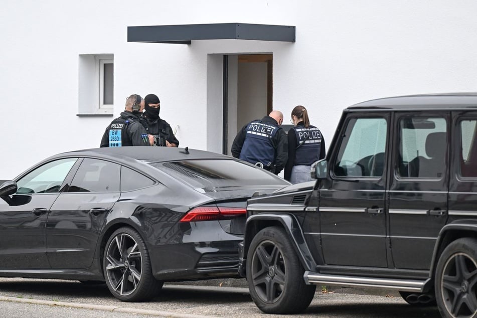 Im Zuge eines Ermittlungsverfahrens der Kriminalpolizei wurden Durchsuchungen eingeleitet.