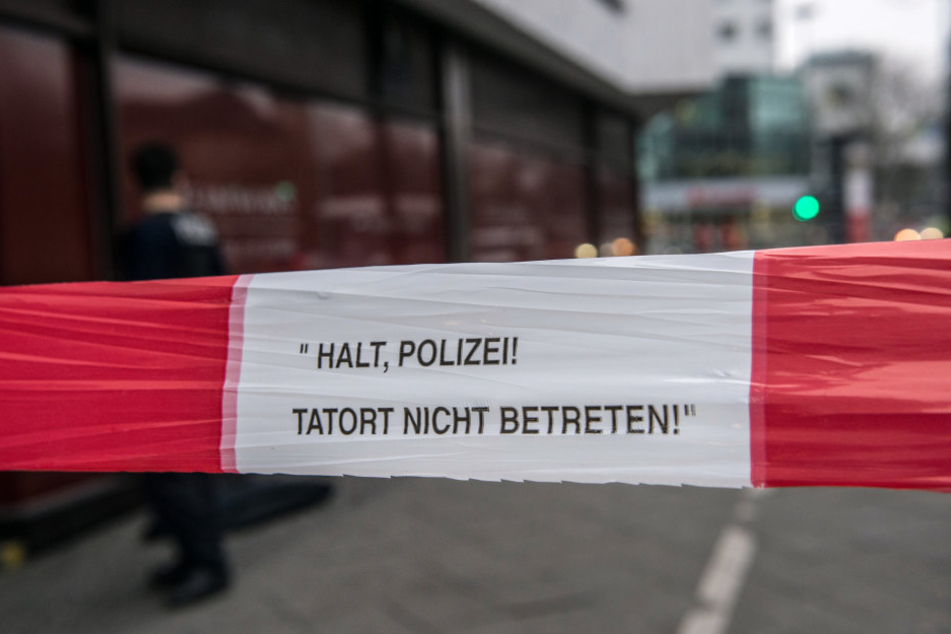In Rott am Inn sind zwei Menschen in einer Wohnung erstochen worden.