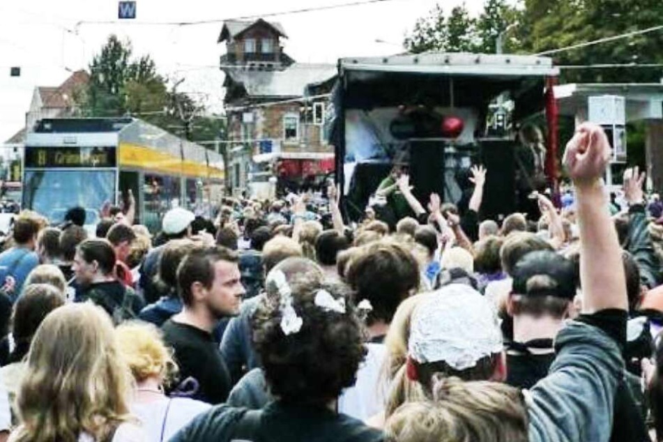 Zehn bunt gestaltete Laster werden die Demo begleiten.