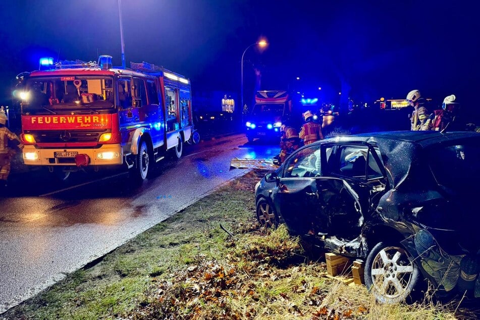 Betrunkener Fahrer rammt in Falkensee Auto von 75-Jähriger: Frau eingeklemmt