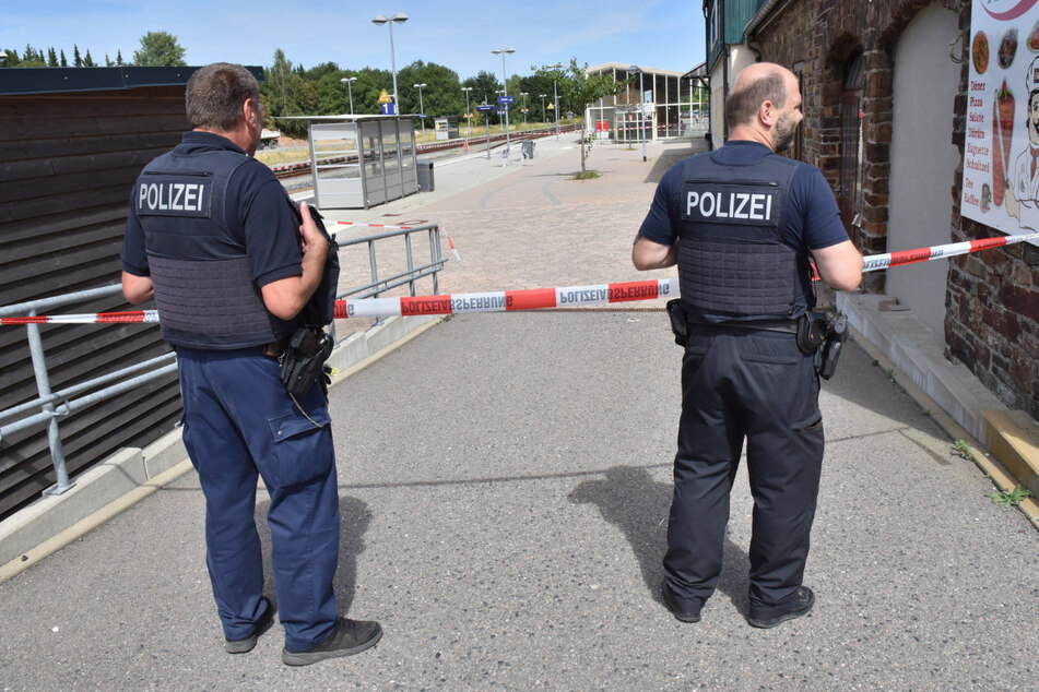 Bomben-Entschärfer vor Ort: Herrenloses Plüschtier legt Bahnhof lahm