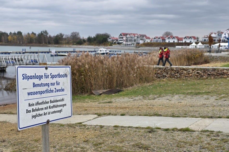 Rettungstaucher gingen am Donnerstag auf die Suche nach dem Mann.