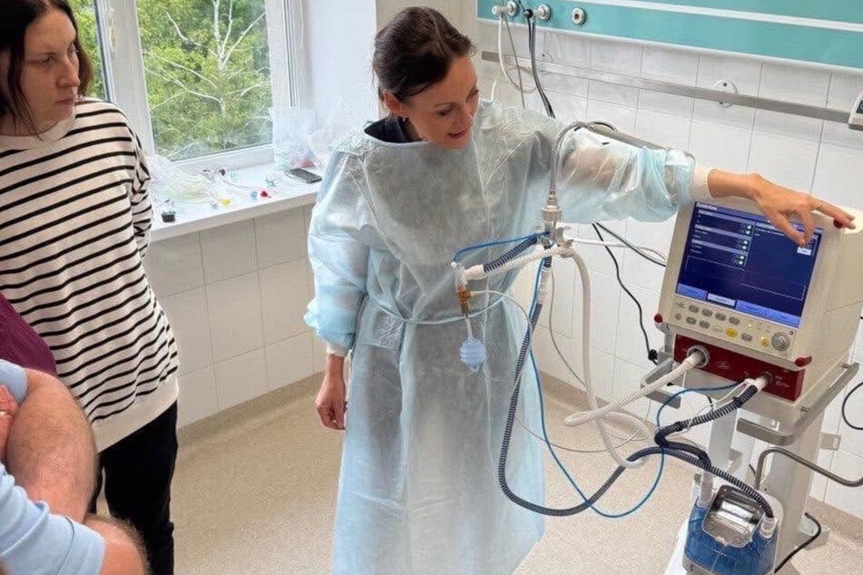 Das Neonatal-Beatmungsgerät soll ukrainischen Babys helfen.