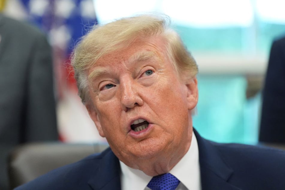 Im Gespräch sollen Sanktionserleichterungen für Teheran sein. Donald Trump (80) bestreitet das.