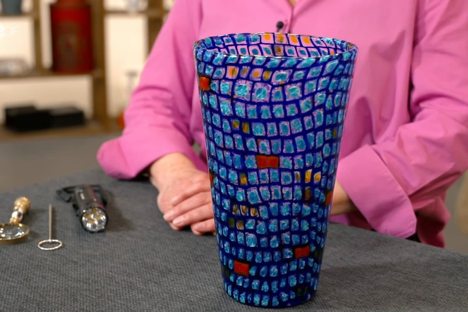 Gianni Versace hat die Rarität für Venini Glas designt.