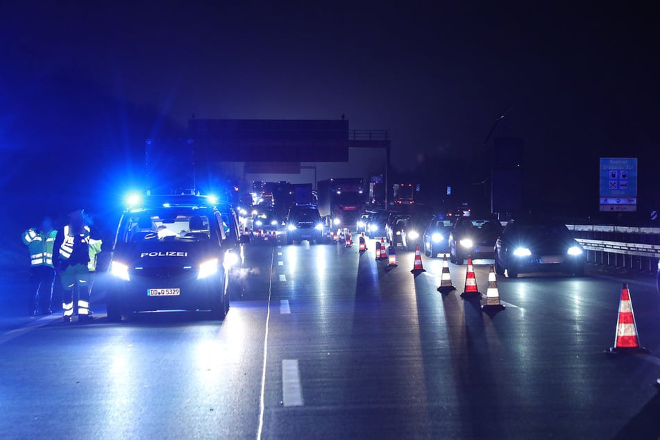 Aufgrund der Sperrung bildete sich ein langer Stau.