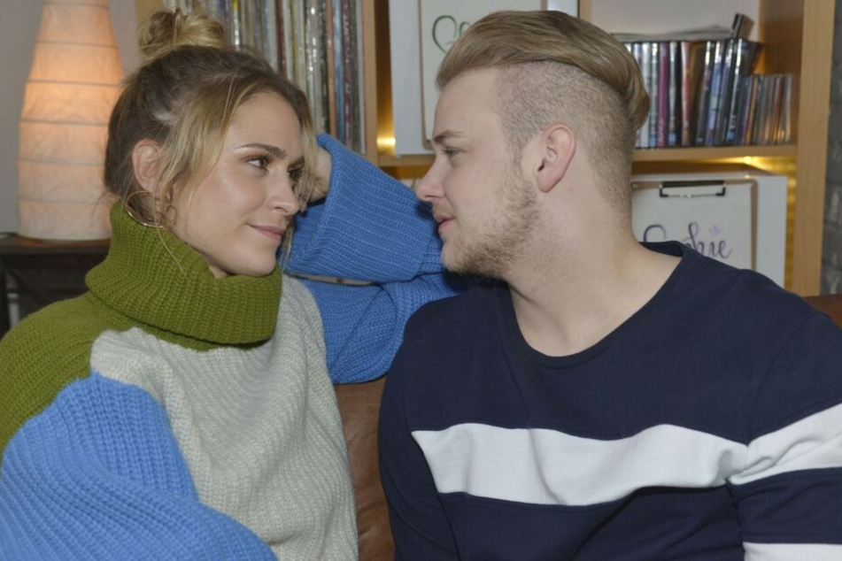 Jonas wird seiner Freundin Sophie nach Singapur folgen. Verlässt Schauspieler Felix van Deventer GZSZ ebenfalls für immer?