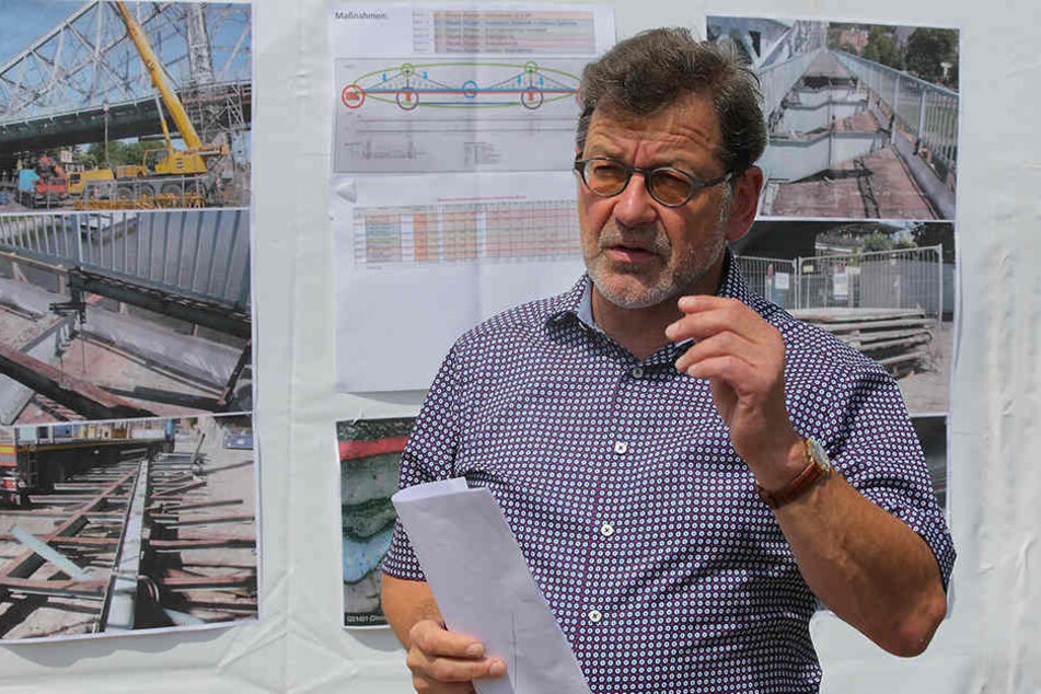 Amtsleiter Reinhard Koettnitz (63) plant die Brückensanierung.
