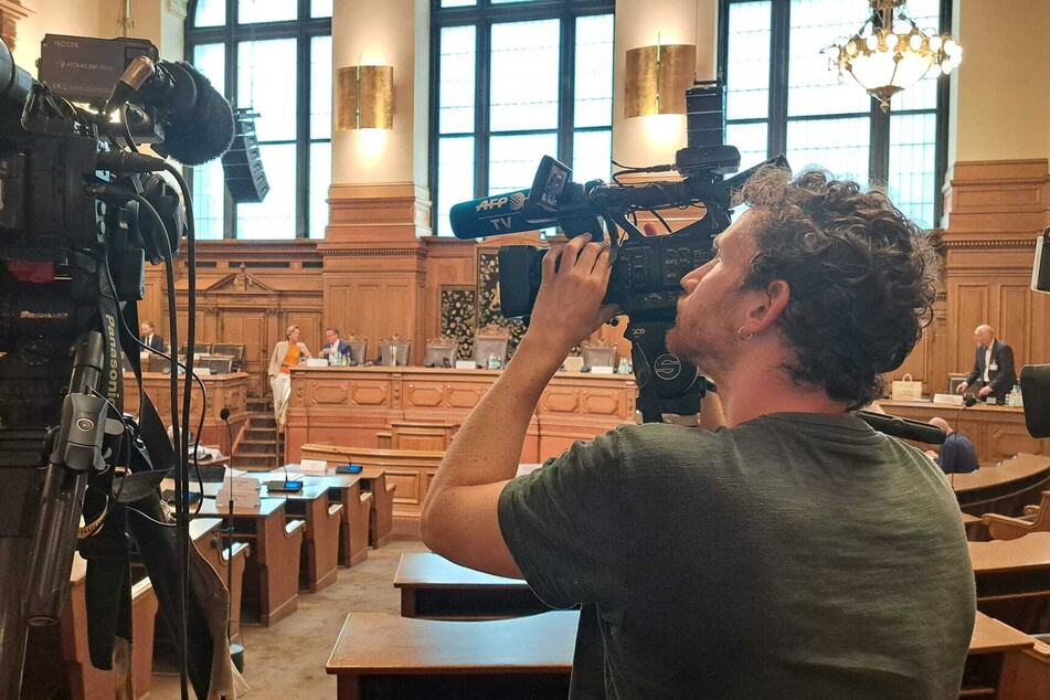 Das Medieninteresse am Auftritt von Olaf Scholz vor dem Untersuchungsausschuss war groß. Auch viele Journalisten aus Berlin kamen ins Hamburger Rathaus.
