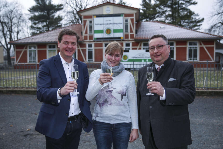 Freuen sich auf die neue Saison: Caterer Matteo Böhme (37, v.l.), Erfolgstrainerin Claudia Barsig (49) und Präsident Michael Becker (64).