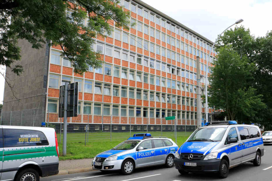 Dieser Wohnblock in der Annaberger Straße wurde am Donnerstag durchsucht.