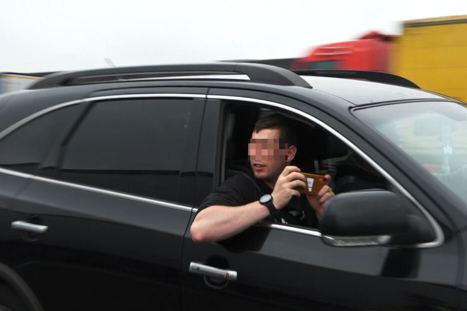 Die Polizei hatte nach dem schweren Unfall auf der A6 bei Nürnberg wieder mit Gaffern zu kämpfen.