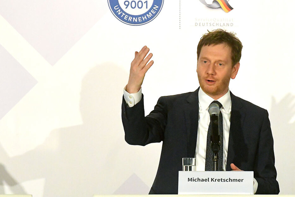 "Wir können selbstbewusst rausgehen. Unser Programm ist so gut, dass wir laut darüber sprechen können", sagte Kretschmer.