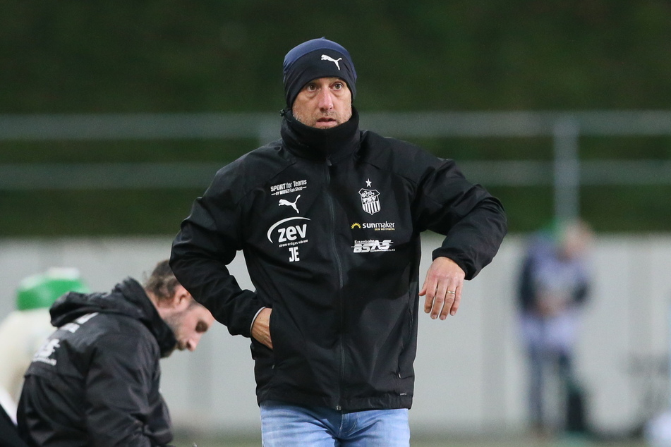 Sollte sein FSV heute eine weitere Niederlage hinnehmen, muss sich Coach Joe Enochs wohl warm anziehen.