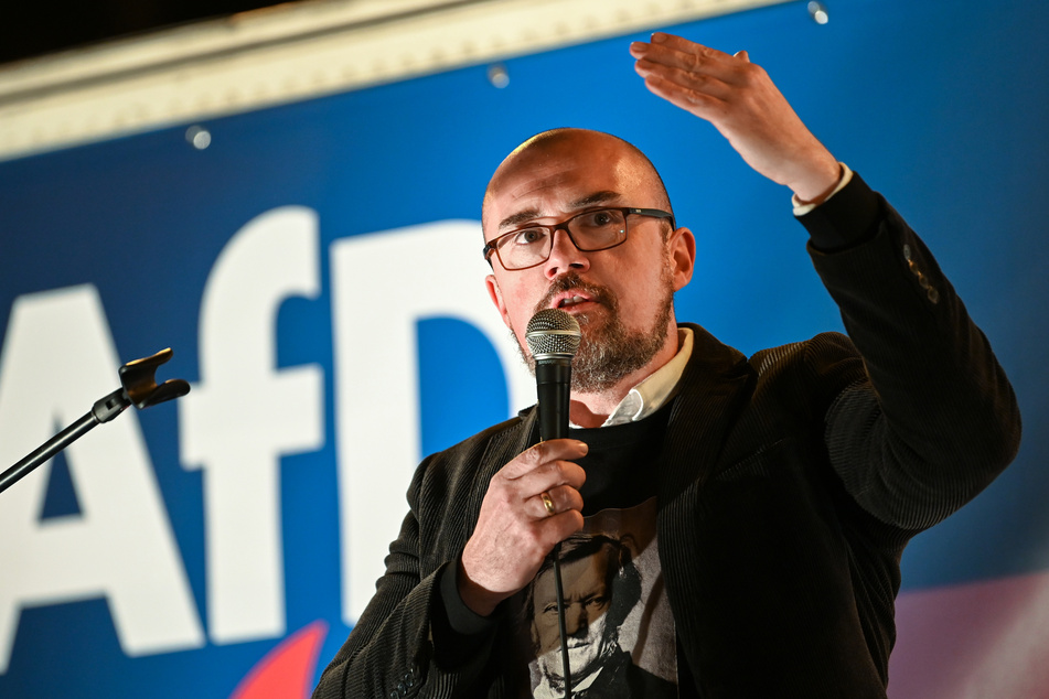 Der AfD-Landtagsabgeordnete Hans-Thomas Tillschneider (46) bei einer Kundgebung in Halle (Saale).