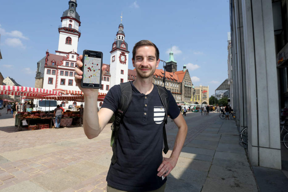 TAG24-Redakteur Stefan Graf (27) hat sich vom Neumarkt aus auf die Suche nach dem nähesten stillen Örtchen begeben.