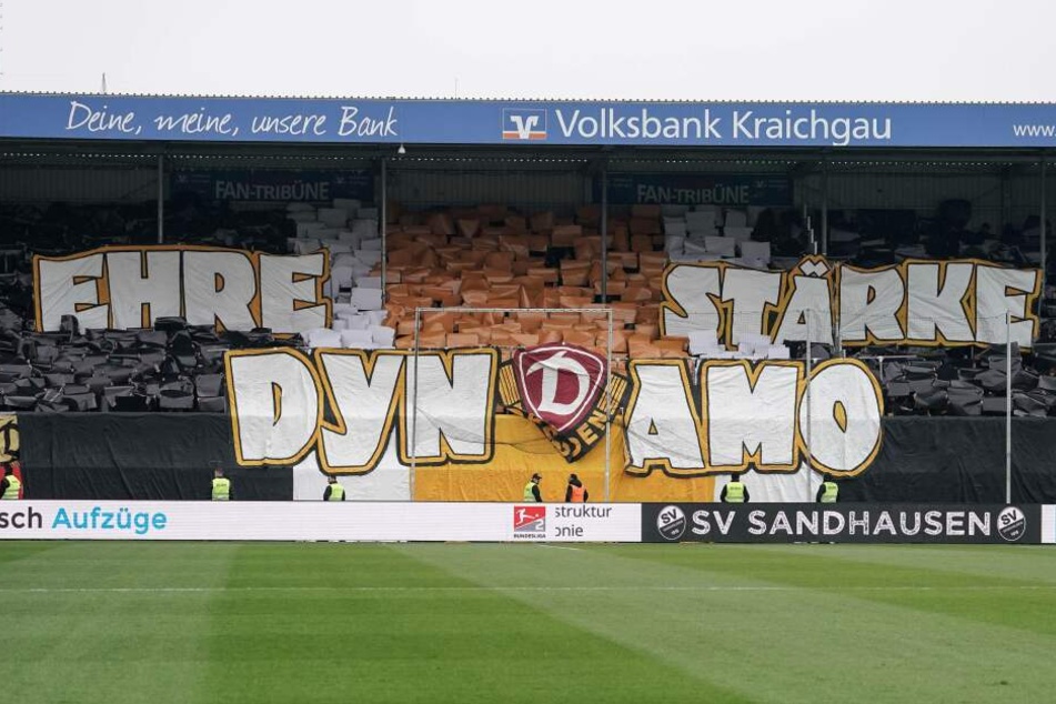 Die Dynamo-Fans mit einer tollen Choreo vor dem Spiel.