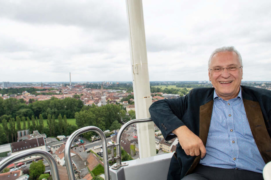 Joachim Herrmann (CSU), Innenminister von Bayern, auf der Erlanger Bergkirchweih.