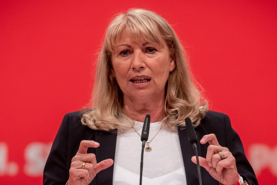 Sozialministerin Petra Köpping (67, SPD) rief insbesondere alle Geflügelhalter zur Vorsicht auf.