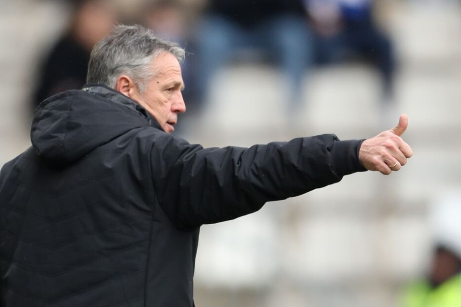 DSC-Trainer Uwe Neuhaus freut sich darüber, dass wieder mehr Spieler am Training teilnehmen.