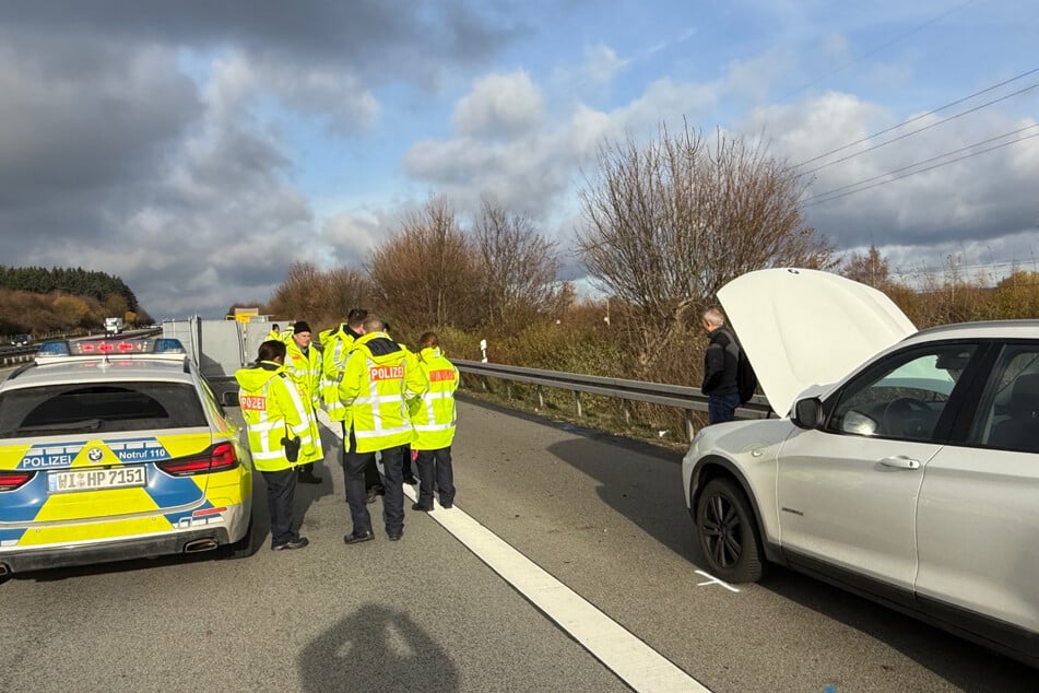 Der Mann hielt mit seinem BMW auf dem Standstreifen der A3 an und trat plötzlich auf die Fahrbahn.