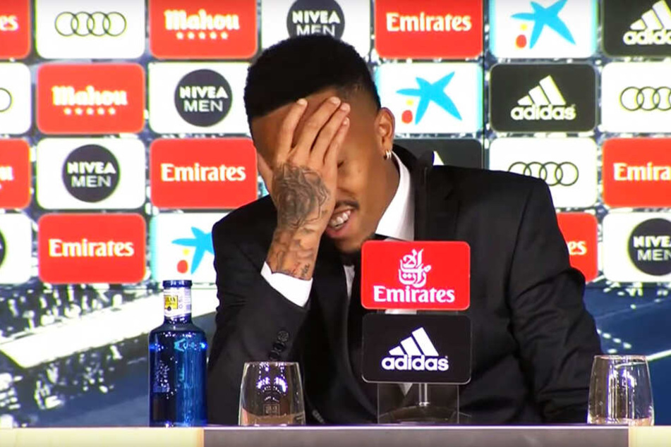 Eder Militao wurde bei der Pressekonferenz schwummrig.