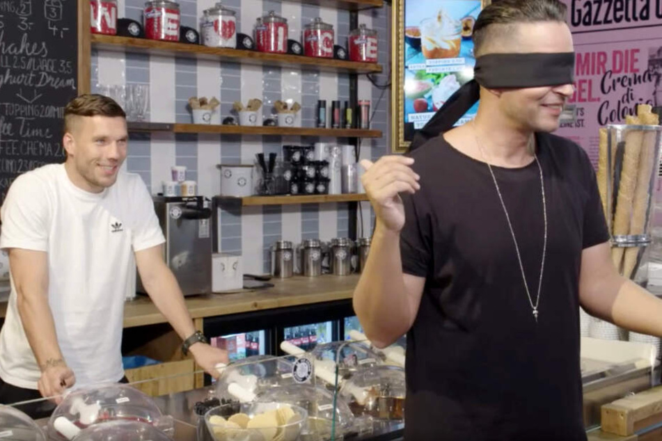 Lukas Podolski wagt ein eisiges Experiment bei "Farids Magische 13".
