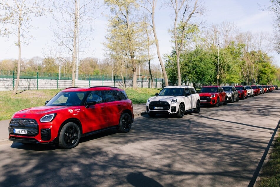 Im Cottaweg reihen sich die MINIs aneinander.