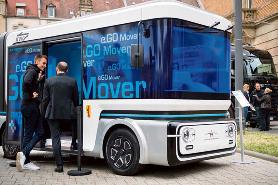 Autonomer Testbus in Karlsruhe. Ist so ein Flitzer bald auch in Dresden unterwegs?