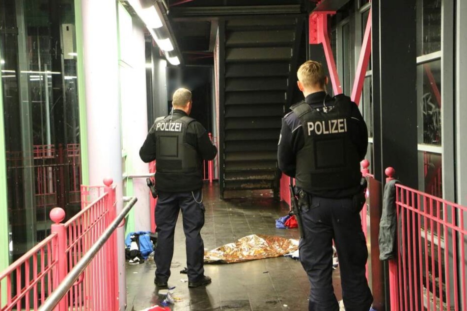 Ein Mann wurde leblos in einer Berliner U-Bahnstation gefunden.