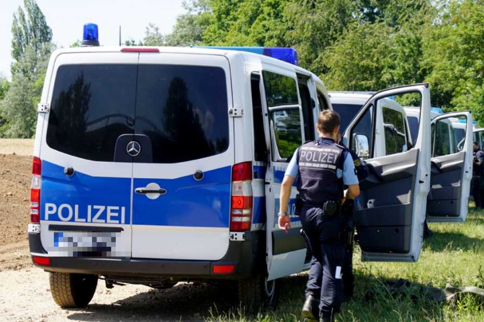 Passanten hatten die Polizei alarmiert. (Symbolbild)